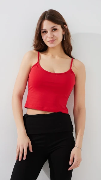 Жіночі топи, футболки та майки: комфортний одяг для щоденного гардероба